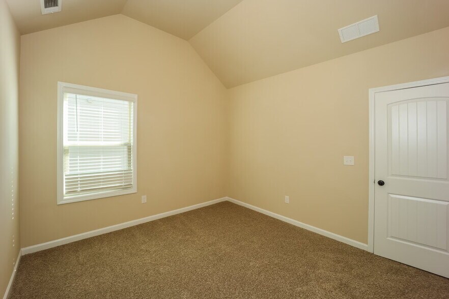 Building Photo - 2350 Walker Dr