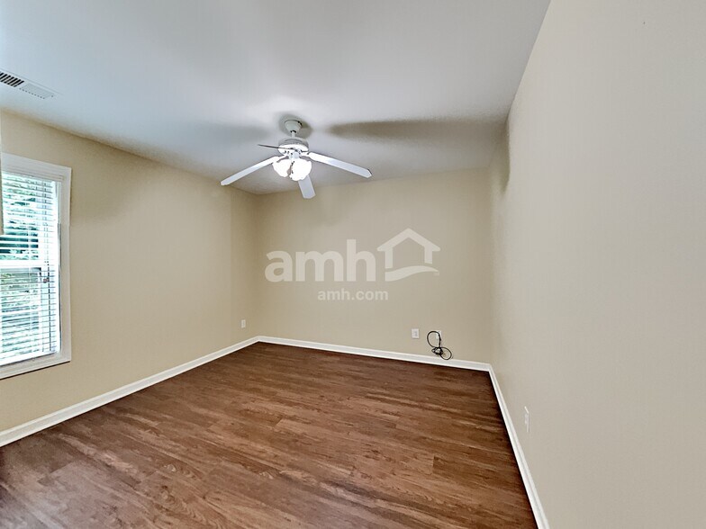 Building Photo - 1664 Crittenden Ln