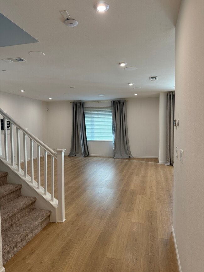 Building Photo - 1580 Blue Moon Ln