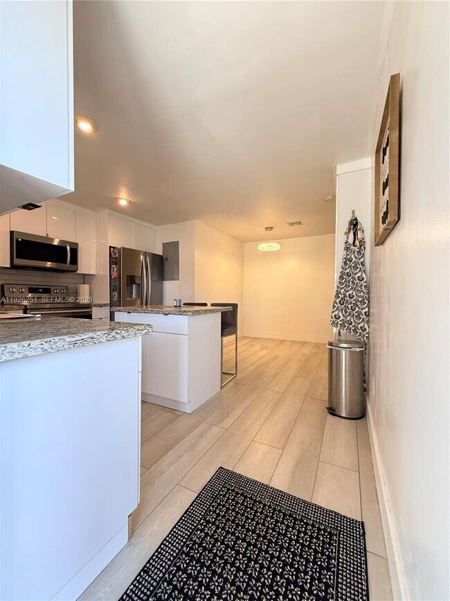 Building Photo - 2310 N 70th Ave