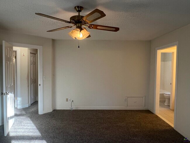 Building Photo - 115 Wedgewood Ct