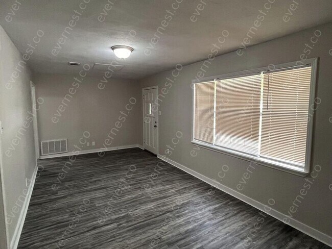 Building Photo - 126 E Santa Clair St