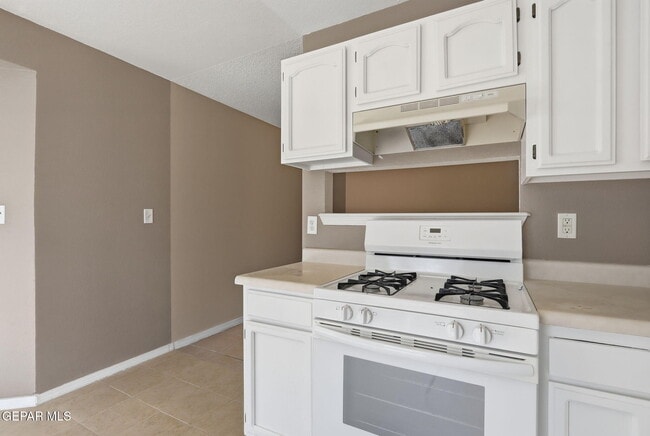 Building Photo - 3413 Yellow Rose St