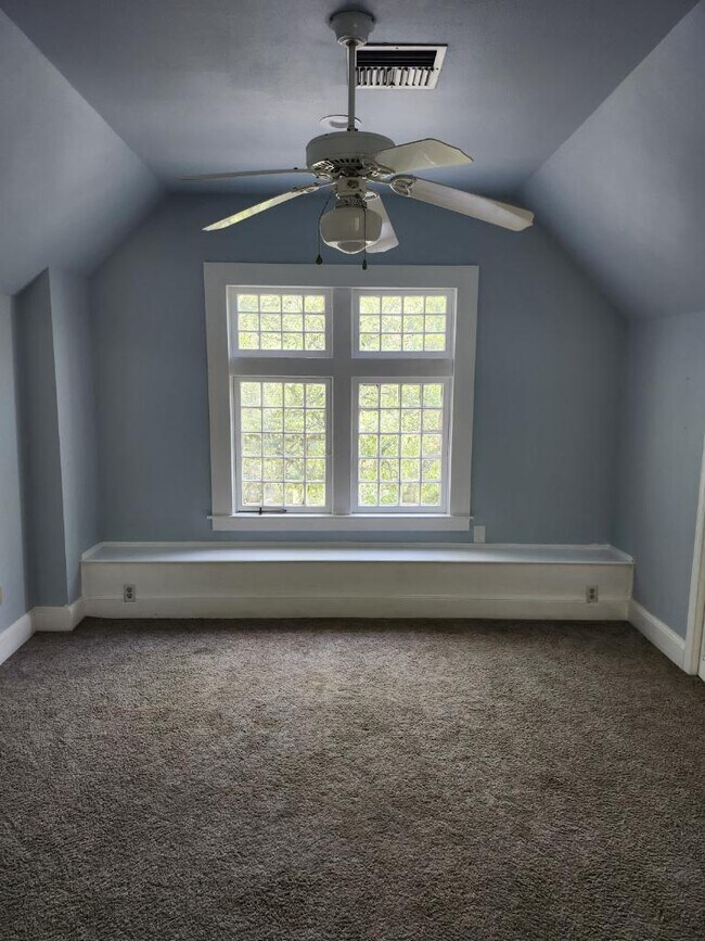 Building Photo - 2415 Saint Charles Ave