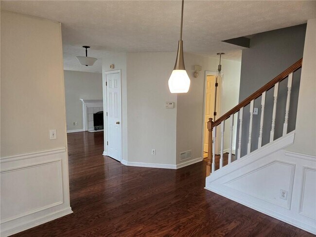 Building Photo - 3243 Oak Vista Way SW