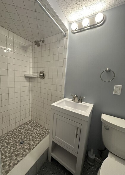 Building Photo - 416 Macbeth Dr