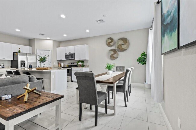Building Photo - 1766 NW Cataluna Cir