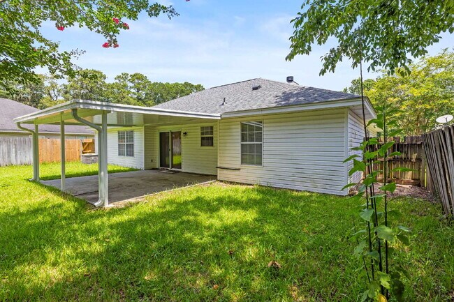 Building Photo - Charming All-Brick Home with Garage & Covered Patio!