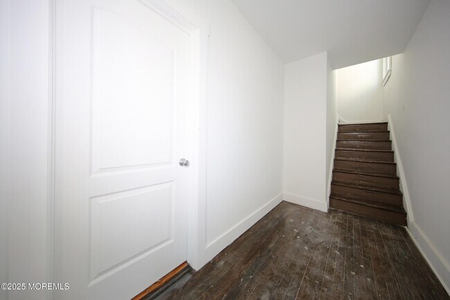 Building Photo - 48 Barberie Ave