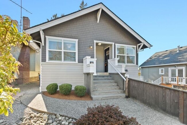 Building Photo - Gorgeous AIR CONDITIONED West Seattle Char...