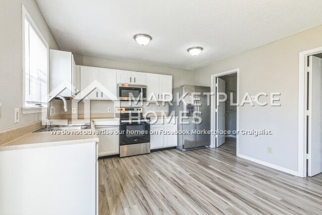 Building Photo - 10760 August Dr