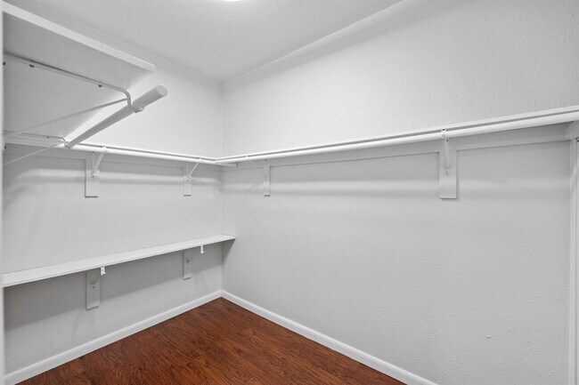 Building Photo - 1217 1/2 W 39th St