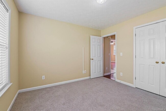 Building Photo - 8990 Stoneridge Pl