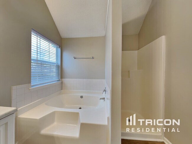 Building Photo - 718 Fletcher Dr