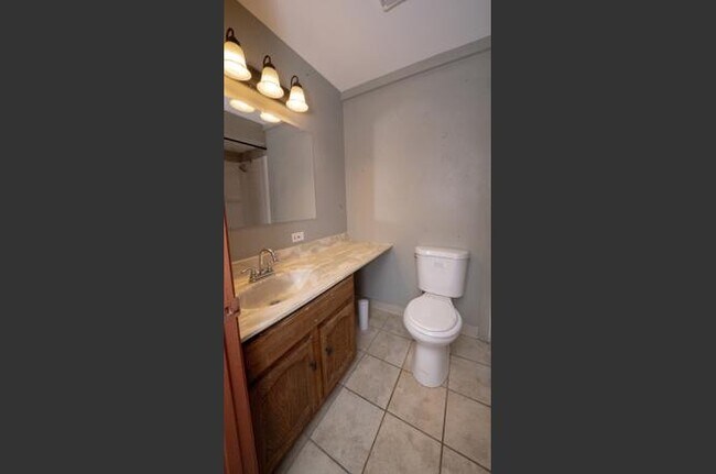 Building Photo - 363 Meadow Green Ln