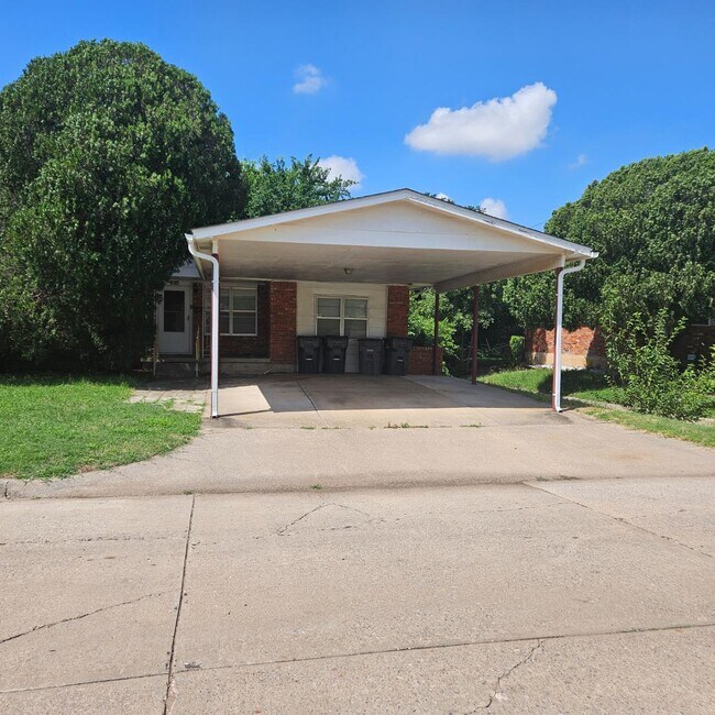 Building Photo - 5828 NW Dearborn Ave