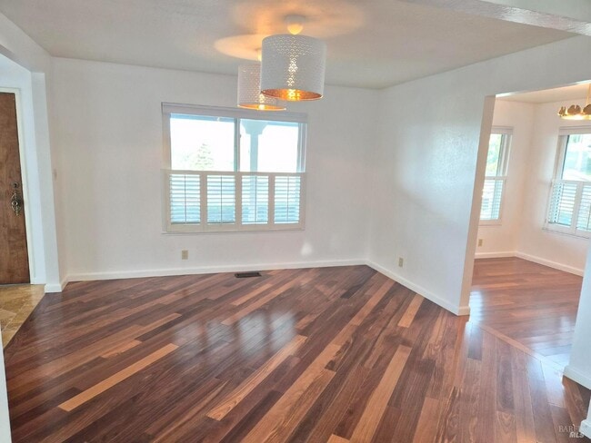 Building Photo - 453 Clark Dr