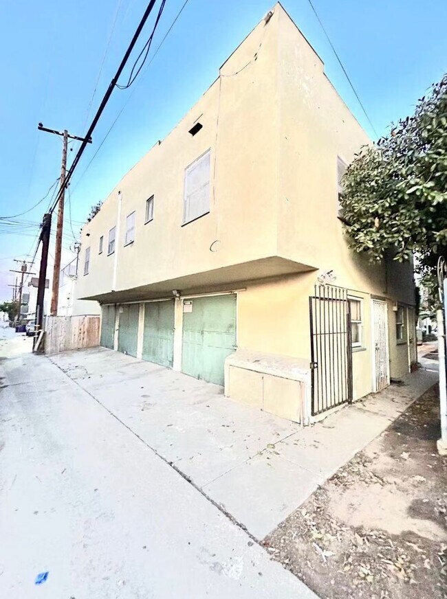 Building Photo - 1033 Coronado Ave