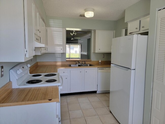 Building Photo - 6010 Indrio Rd