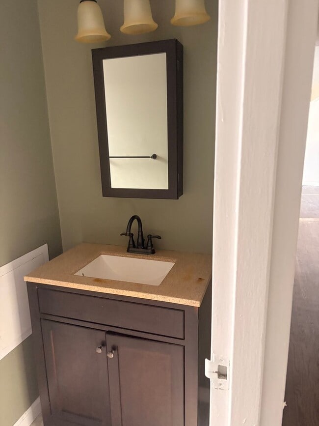 Building Photo - Crystal Home For Rent