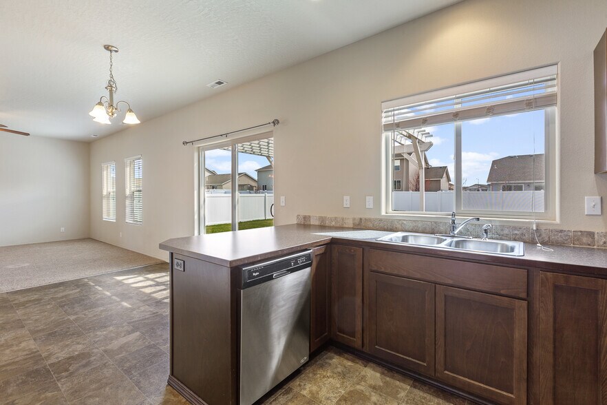 Building Photo - 4580 W Magrath Dr