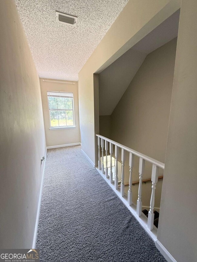Building Photo - 246 W Maple Ave