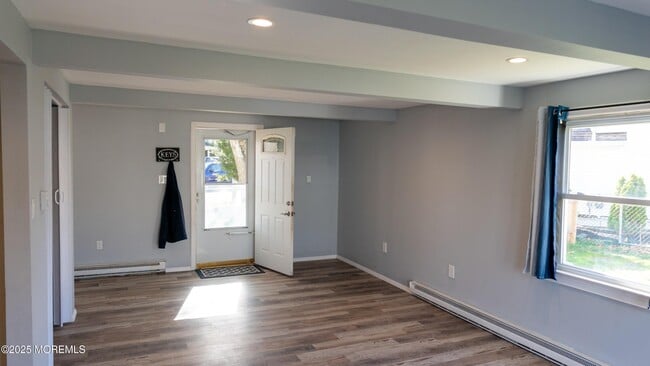 Building Photo - 6 Reno Ct