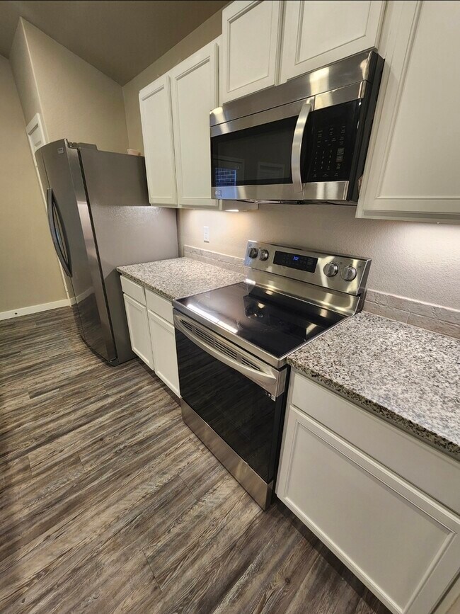 Building Photo - 3 bed 2 bath home in Lone Star Trails! 2 car garage