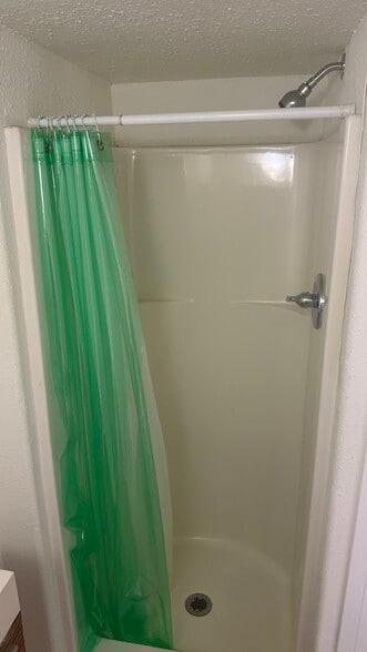 Building Photo - 6661 Lindenhurst Ave