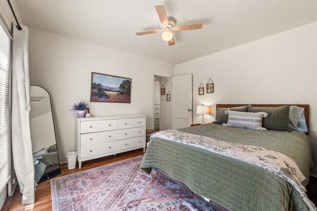 Building Photo - Fully Furnished Home!