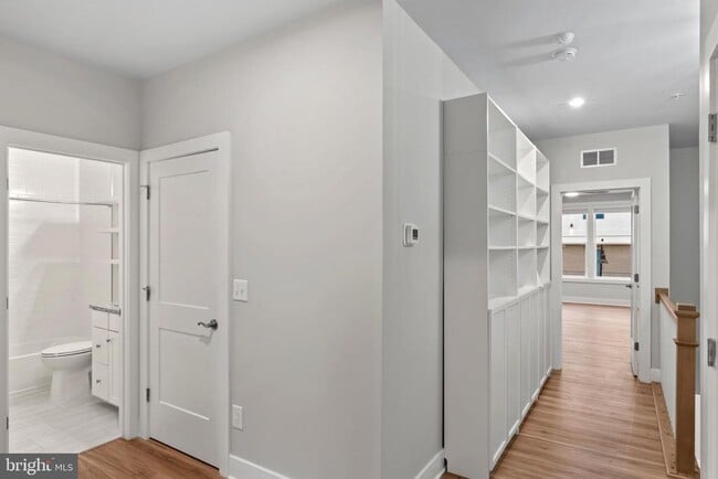 Building Photo - 1704 Bandit Loop