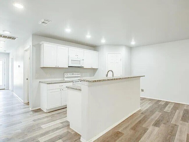 Building Photo - 5514 Jarvis St