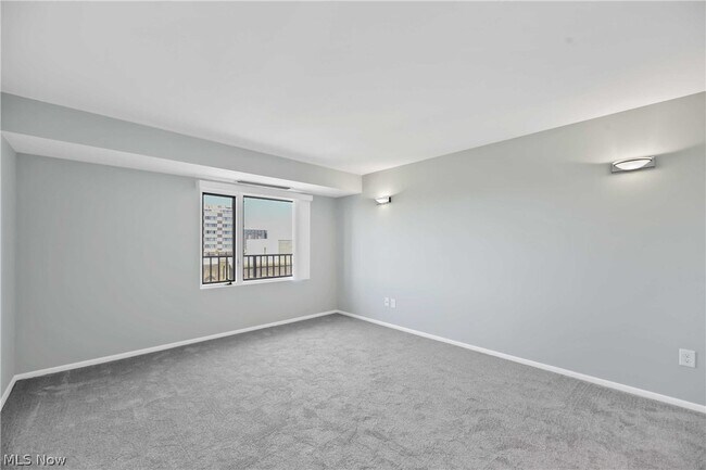 Building Photo - 12500 Edgewater Dr