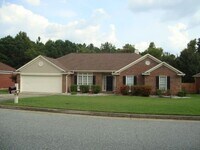 Building Photo - 4 Bedroom Home Available in August!