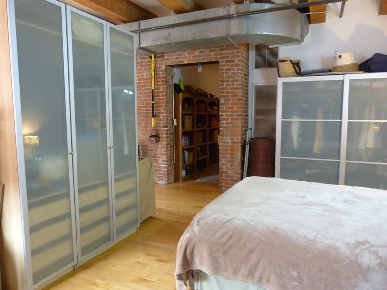 bed room - 21 Wormwood St