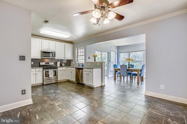 Building Photo - 3850 Koval Ln