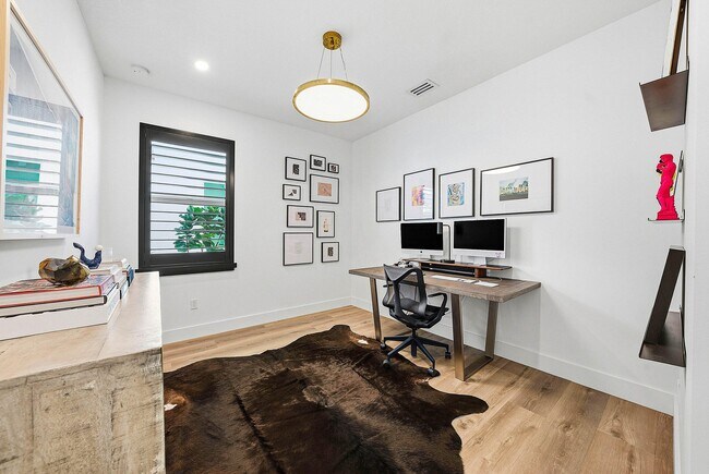 Building Photo - 4310 Buttonwood Dr