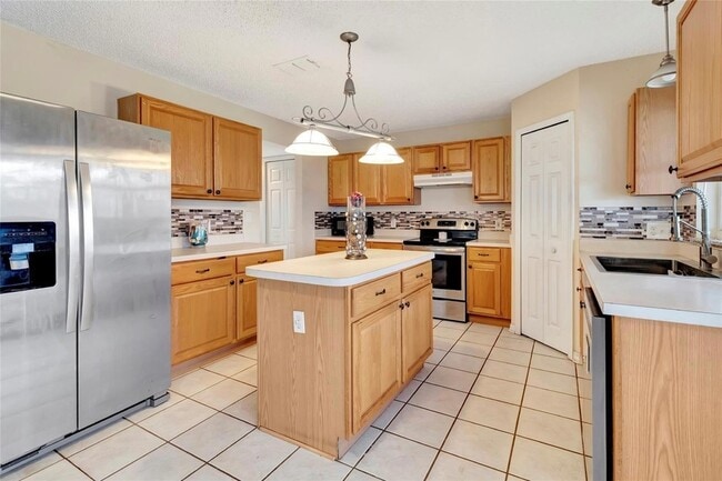 Building Photo - 16012 Lanesboro Ct