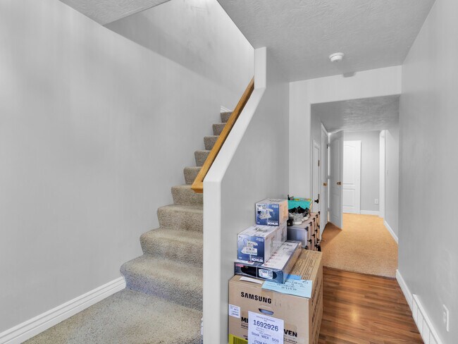 Building Photo - 374 E Braidhill Dr