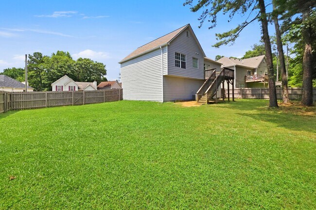 Building Photo - Spacious 4BR Home with Private In-Law Suite in Powder Springs