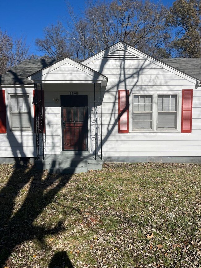 Building Photo - Beautiful House in quite neighborhood