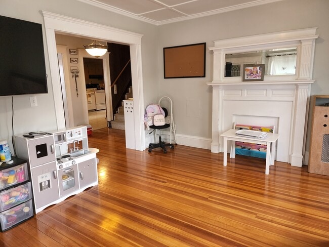 Primary Photo - 82 Temple Ave