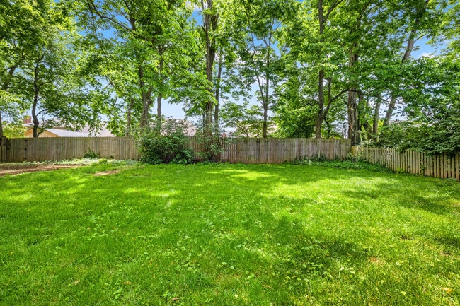 Building Photo - 2152 Sallee Dr