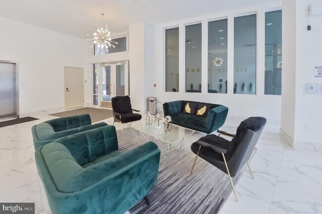 Building Photo - 236 W Thompson St