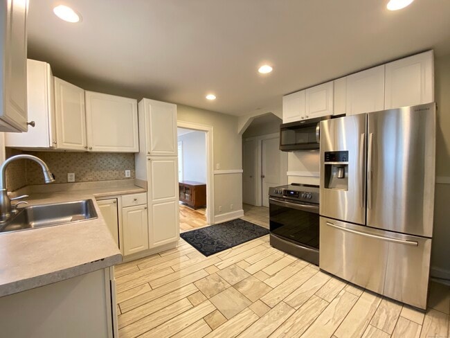 Building Photo - 143 Calhoun St