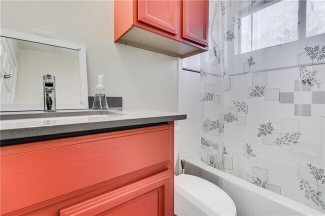 Building Photo - 1302 River Ridge Dr