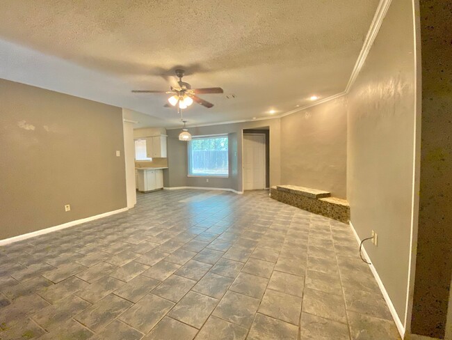 Building Photo - Move in special 2nd months rent $350 off