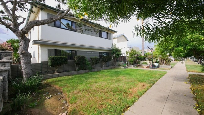Building Photo - 4867 Del Mar Ave