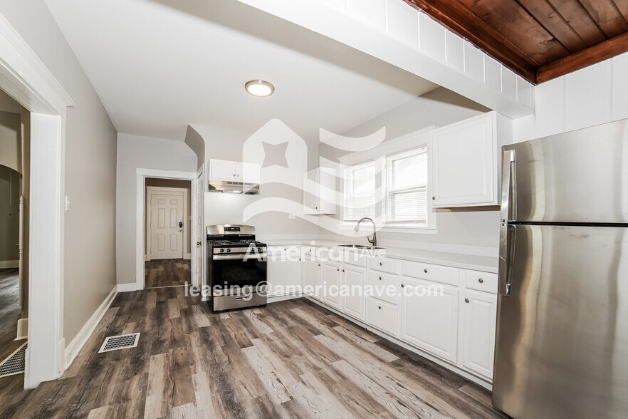 Building Photo - 2140 N Maryland Ave