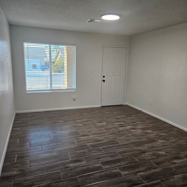 Building Photo - Remodeled 4 bedroom for Rent